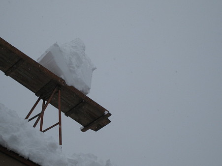 01長岡　屋根の雪降ろし_1