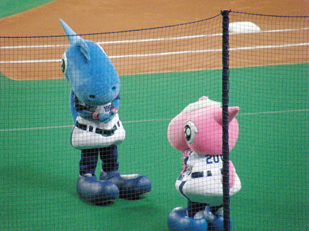 036 なんか、真剣に打ち合わせしてる?