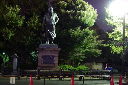 夜の西郷さん