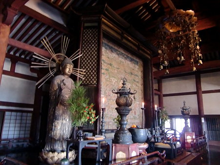 本堂内部