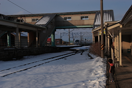 蔵王駅跨線橋とつばさ