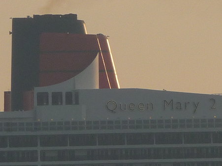 100219-QM2入港 (30)