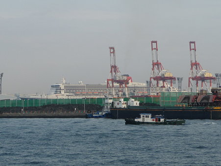 100219-QM2停泊中 (1)