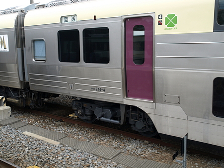 215系(小淵沢駅)