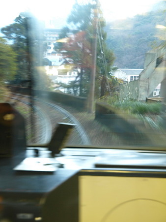 箱根登山電車の車窓(箱根湯本駅界隈)