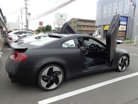 スカイラインＶ３５クーペ　東京都　ガルウイング取付　リア斜め