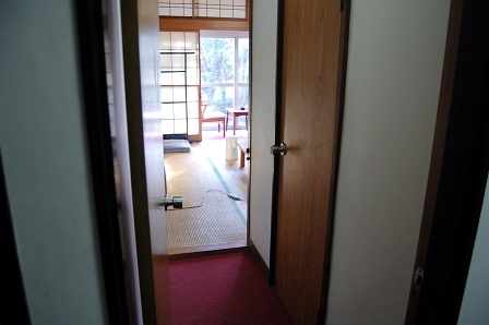 客室のドアを開ける
