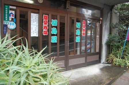 玄関横にアロエ
