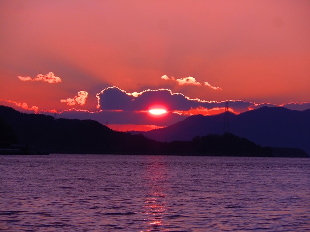雲間の夕陽