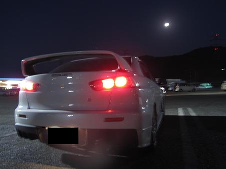 月夜の基山PA